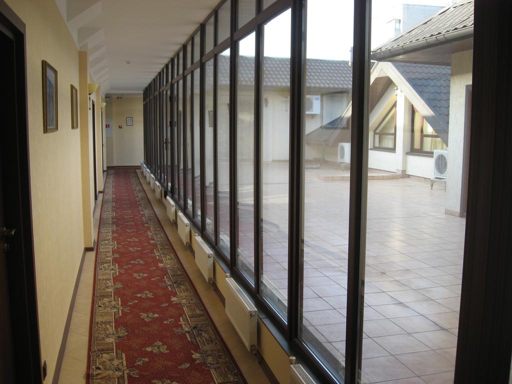 Shato Paradis Hotel Irpin Exterior photo